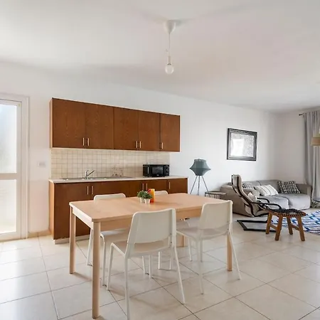 Διαμέρισμα Center, Walking To The *