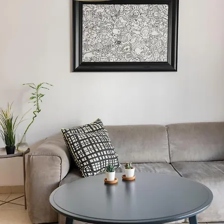 דירה Center, Walking To The