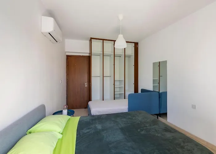 Center, Walking To The Larnaca