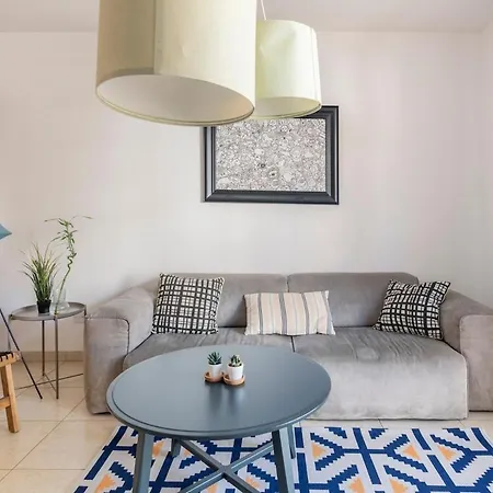 Center, Walking To The Apartment Larnaca