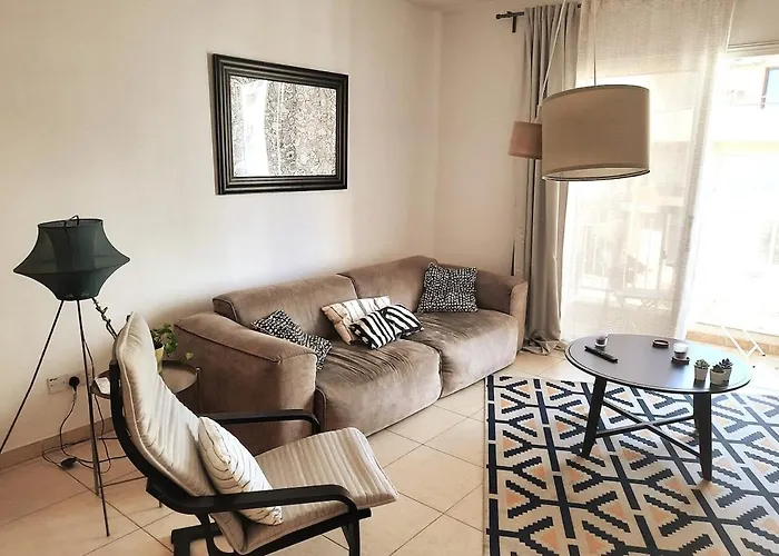 Center, Walking To The Apartamento Lárnaca