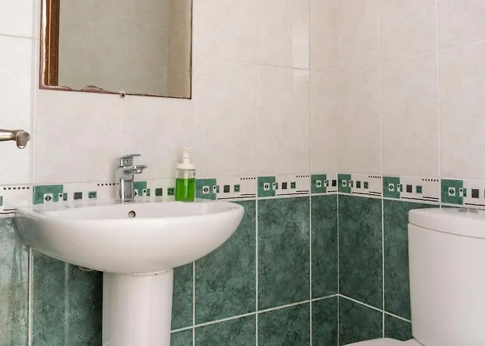 Center, Walking To The * Lárnaca